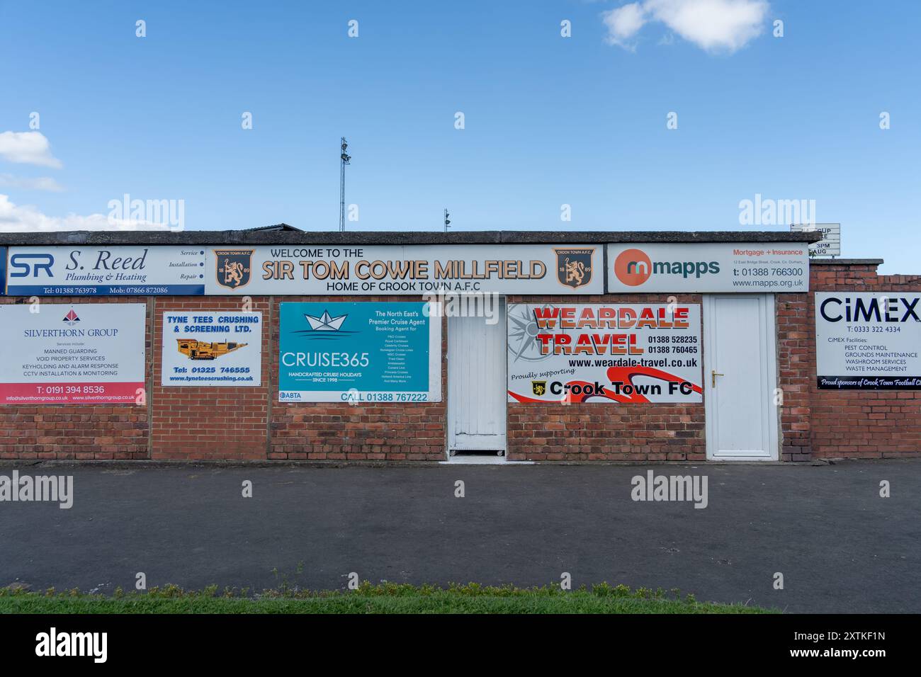 Crook, comté de Durham, Royaume-Uni. Le Sir Tom Cowie Millfield. Stade de Crook Town AFC ou club de football. Banque D'Images