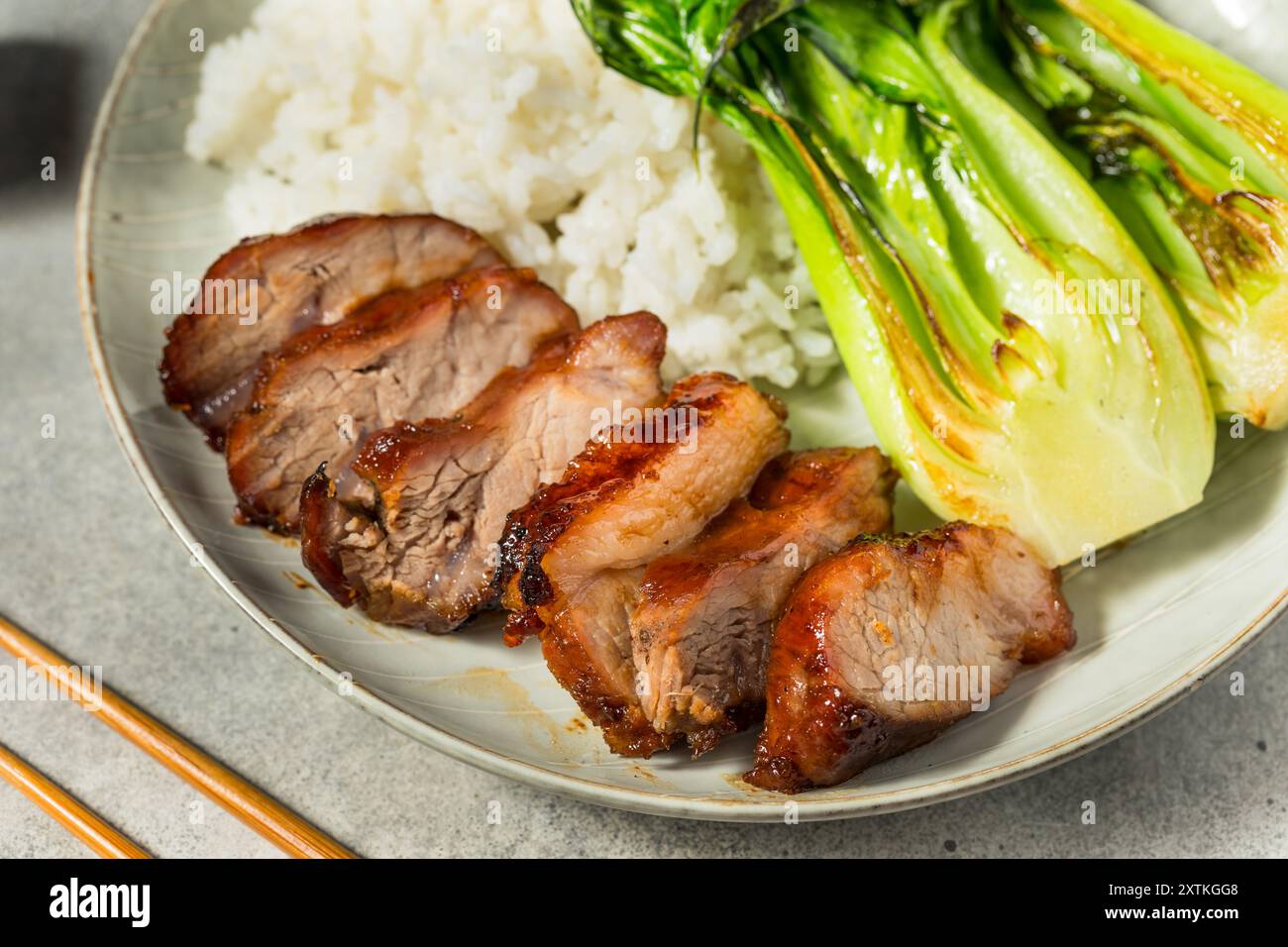 Porc Char Siu chinois avec Bok Choy et riz blanc Banque D'Images