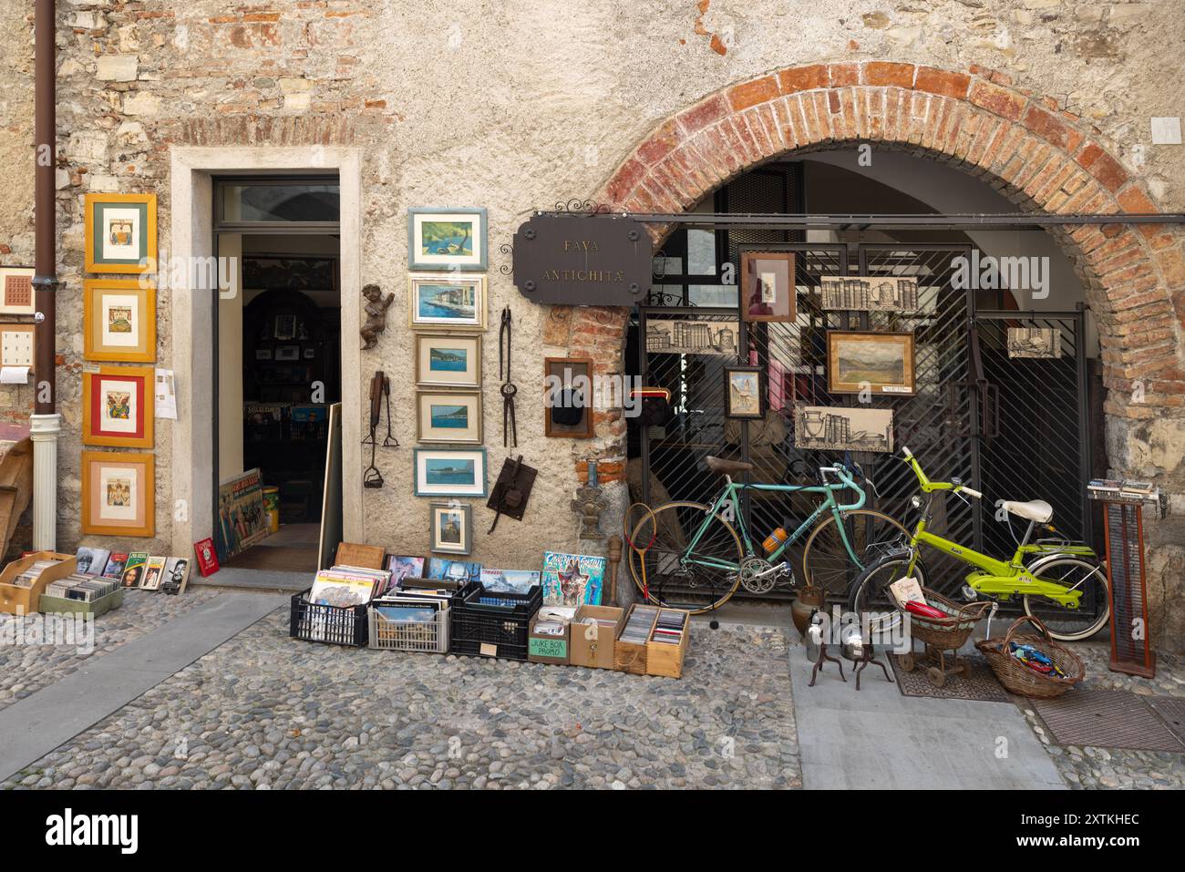 Scène de rue à Iseo, Lombardie Banque D'Images