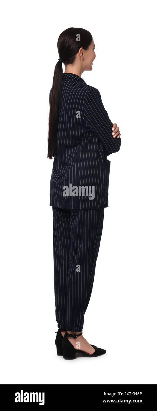 Femme en costume rayé noir sur fond blanc Banque D'Images