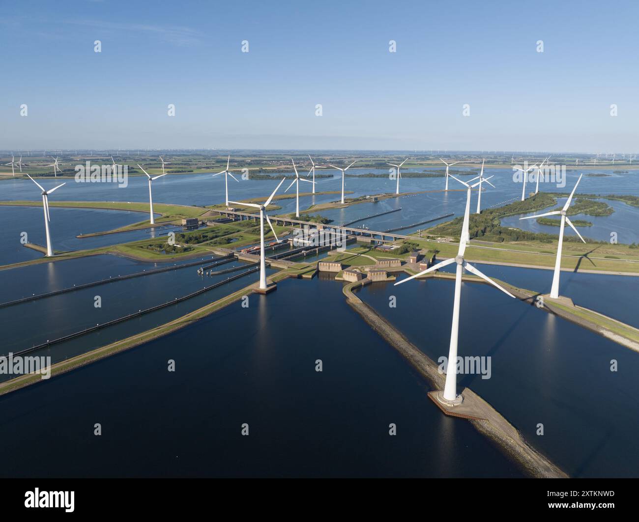 Krammersluizen, écluses de Krammer, Philipsdam, une partie des travaux du Delta. Zeeland, pays-Bas. Vue aérienne. Banque D'Images