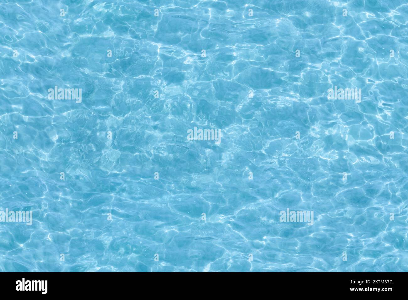 Eau H2O - vue aérienne d'une grande région d'ondulations d'eau propres, claires et bleues. L'image est un motif de texture sans couture pour créer un arrière-plan haute résolution. Banque D'Images