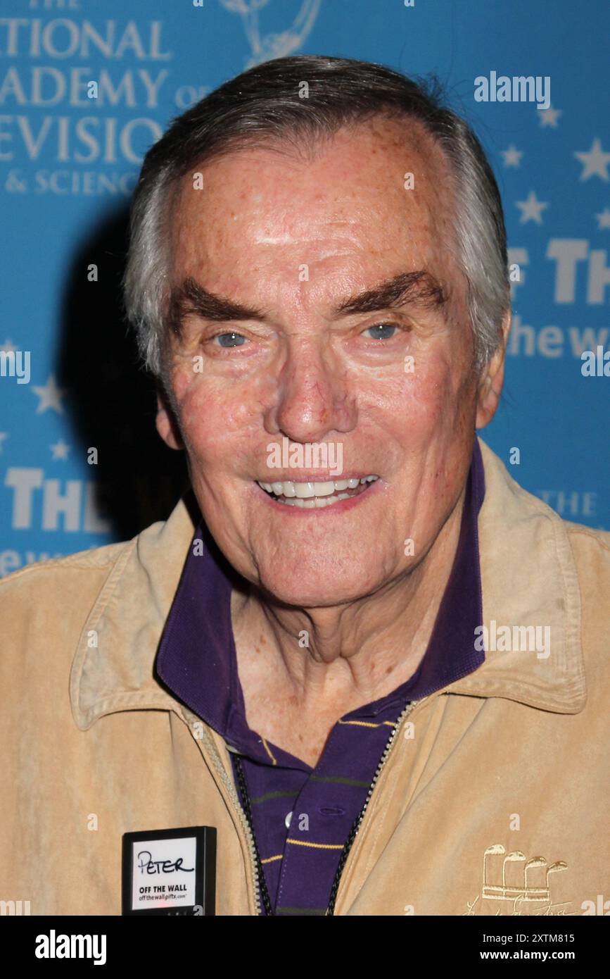 Las Vegas, États-Unis. 15 août 2024. Le légendaire animateur de “The Hollywood Squares” Peter Marshall, 98 ans, est décédé d'une insuffisance rénale aujourd'hui, 15 août 2024 à son domicile à Encino, Californie.------------------------------------------------------- Suite cadeau officielle des Emmy Awards Peter Marshall. Tenue au Las Vegas Hilton le 18 juin 2011. © Steven Bergman/AFF-USA. Crédit COM : AFF/Alamy Live News Banque D'Images