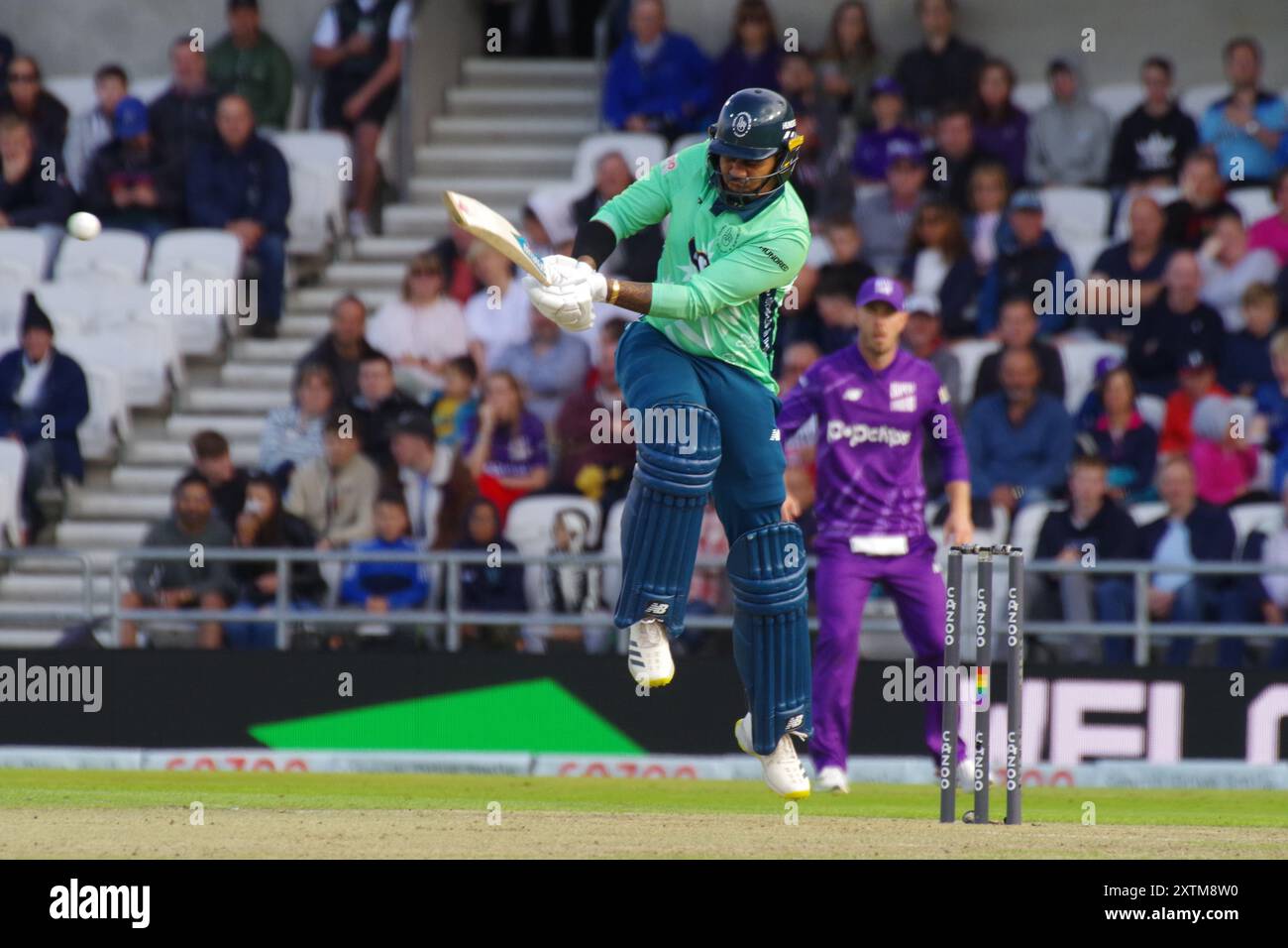 Leeds, Angleterre, 31 juillet 2021. Sunil Narine battant pour les Invincibles ovales contre les Superchargeurs du Nord dans les cent à Headingley. Crédit : Colin Edwards Banque D'Images