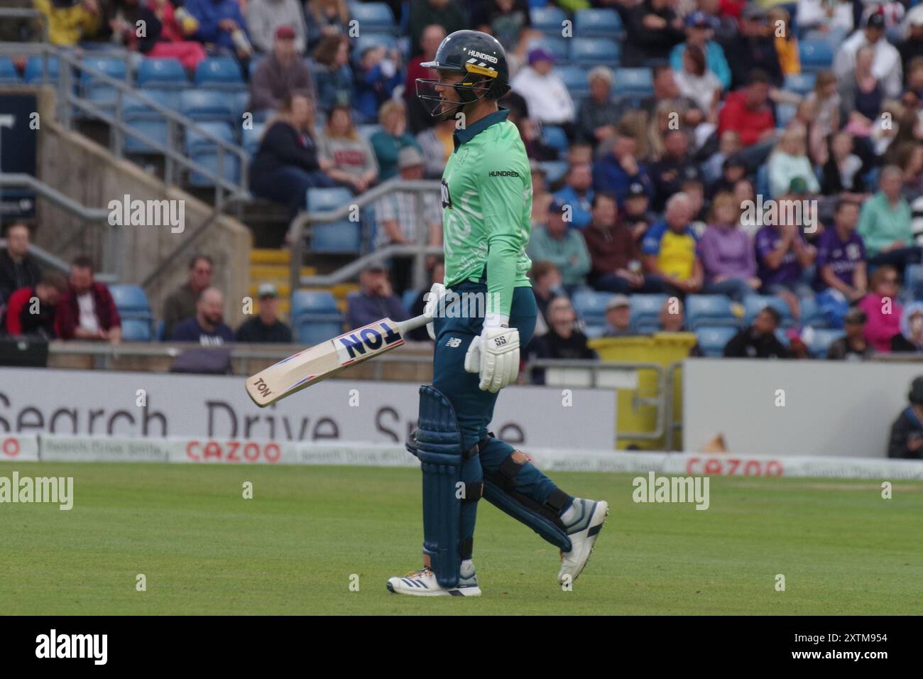 Leeds, Angleterre, 31 juillet 2021. Colin Ingram battant pour les Invincibles ovales quittant le terrain après avoir été licencié par les Superchargeurs du Nord dans la centaine à Headingley. Crédit : Colin Edwards Banque D'Images