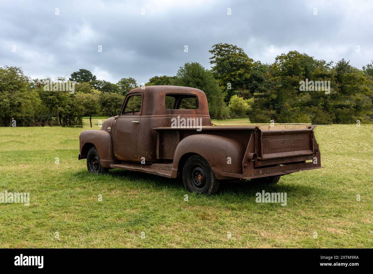 camion chevrolet dans un champ Banque D'Images