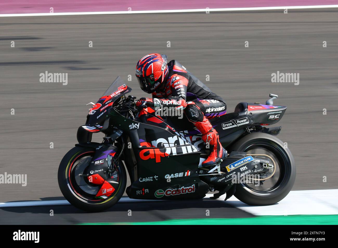 Maverick Vinales - Aprilia Racing - Rider numéro 12 sur une Aprilia lors de la manche du MotoGP britannique 2024 à Silverstone en août 2024 Banque D'Images