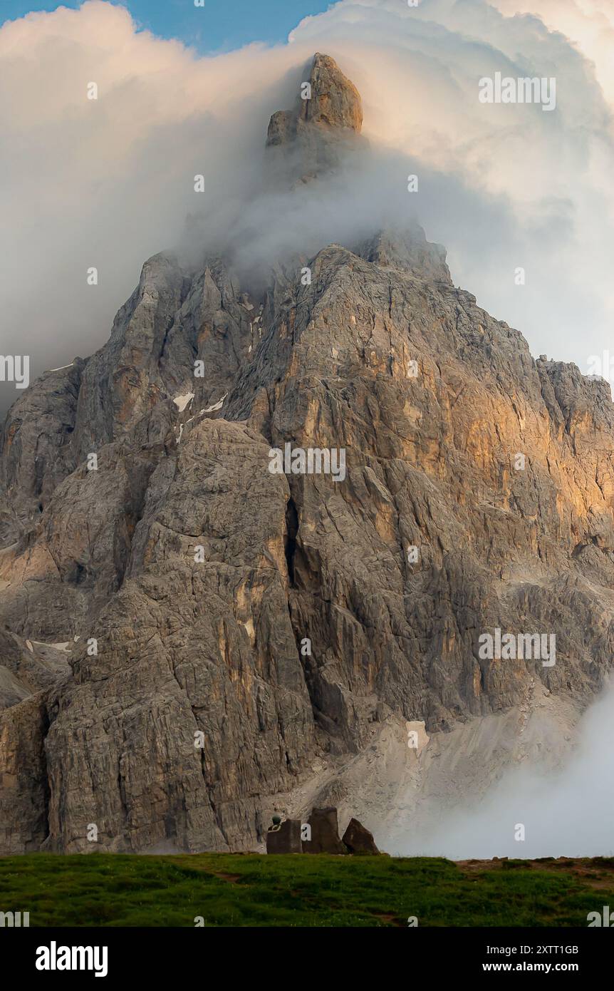 Gros plan sur Cimon della Pala dans la soirée Banque D'Images