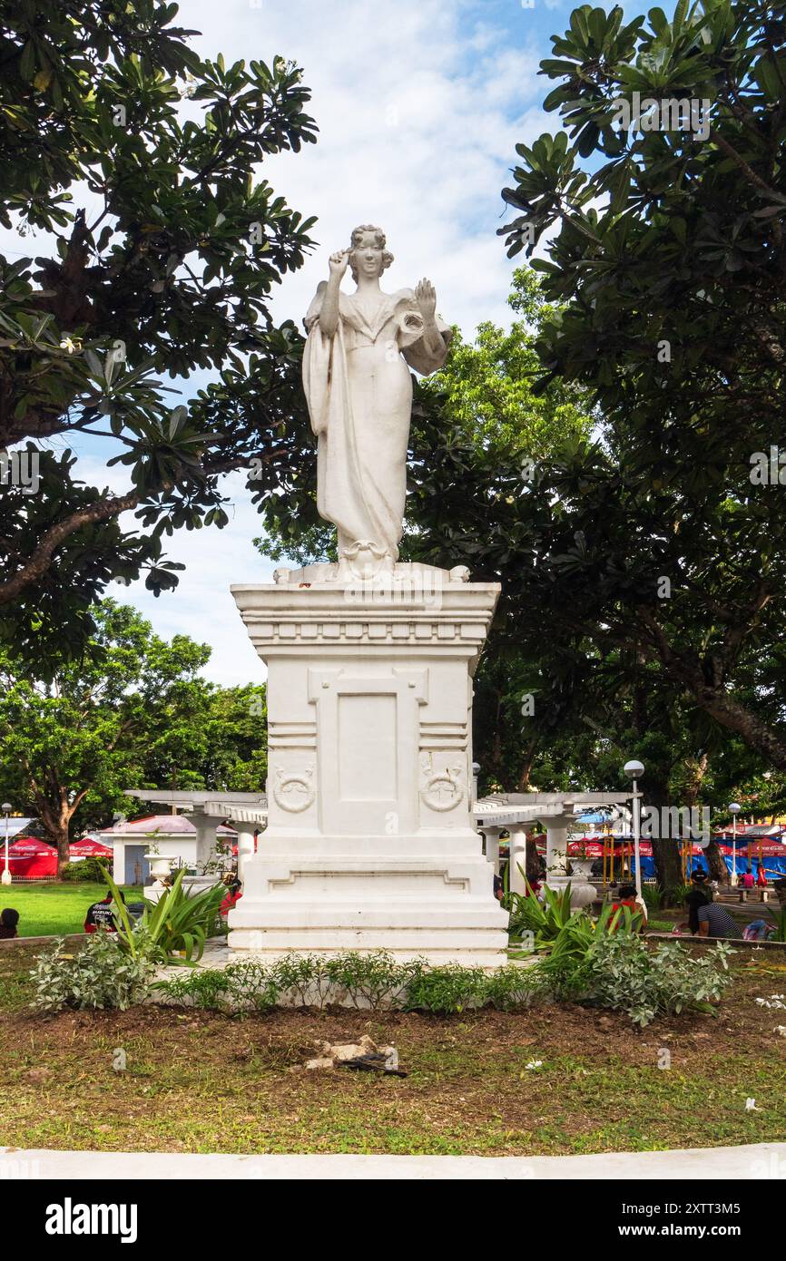 Statue dédiée à Maria Clara située au Molo Plaza à Iloilo Philippines Banque D'Images Statue dédiée à Maria Clara située au Molo Plaza à Iloilo Philippines Banque D'Images