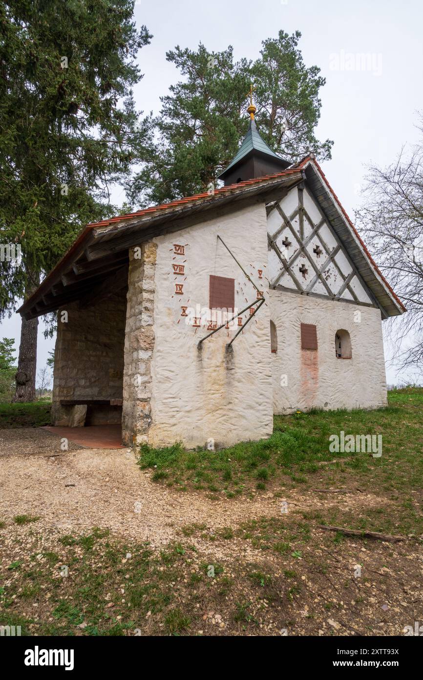 Petite église et chapelle à Stiegelesfels-Oberes Donautal, district de Tuttlingen, Bade-Württemberg, Allemagne un jour de printemps Banque D'Images