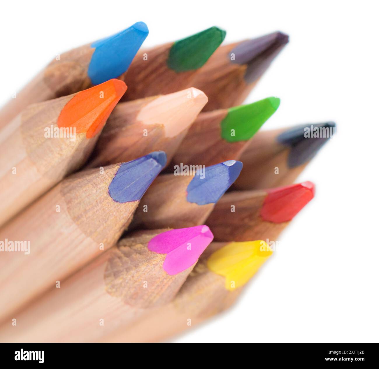 Assortiment de pointes de crayon de dessin colorées dans une variété de couleurs. Tourné en gros plan et isolé sur fond blanc. Banque D'Images