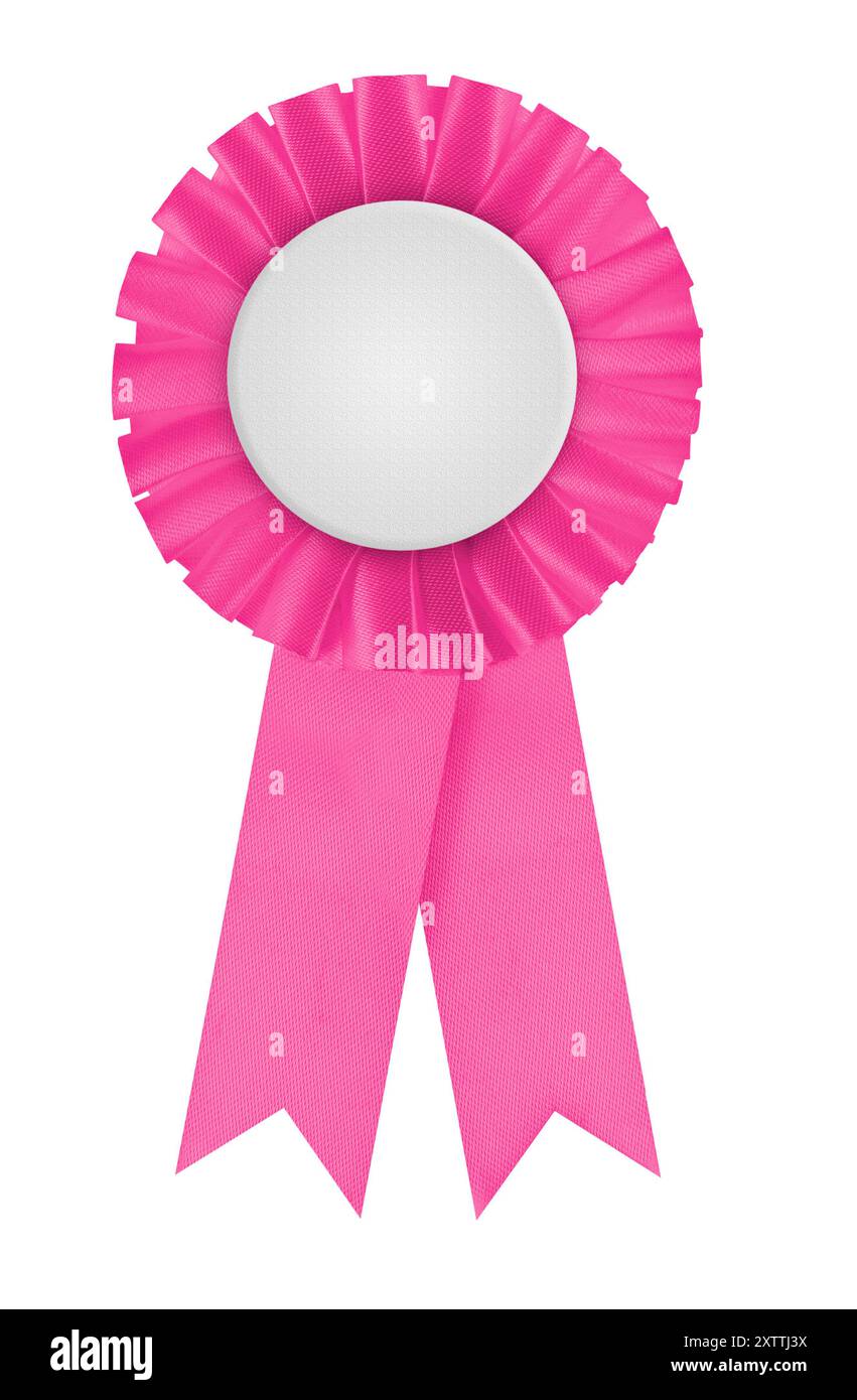 Rosette gagnante de ruban rose plissé circulaire avec un centre blanc vierge sur un fond blanc vierge. Peut être utilisé pour représenter la féminité ou le cancer du sein. Banque D'Images