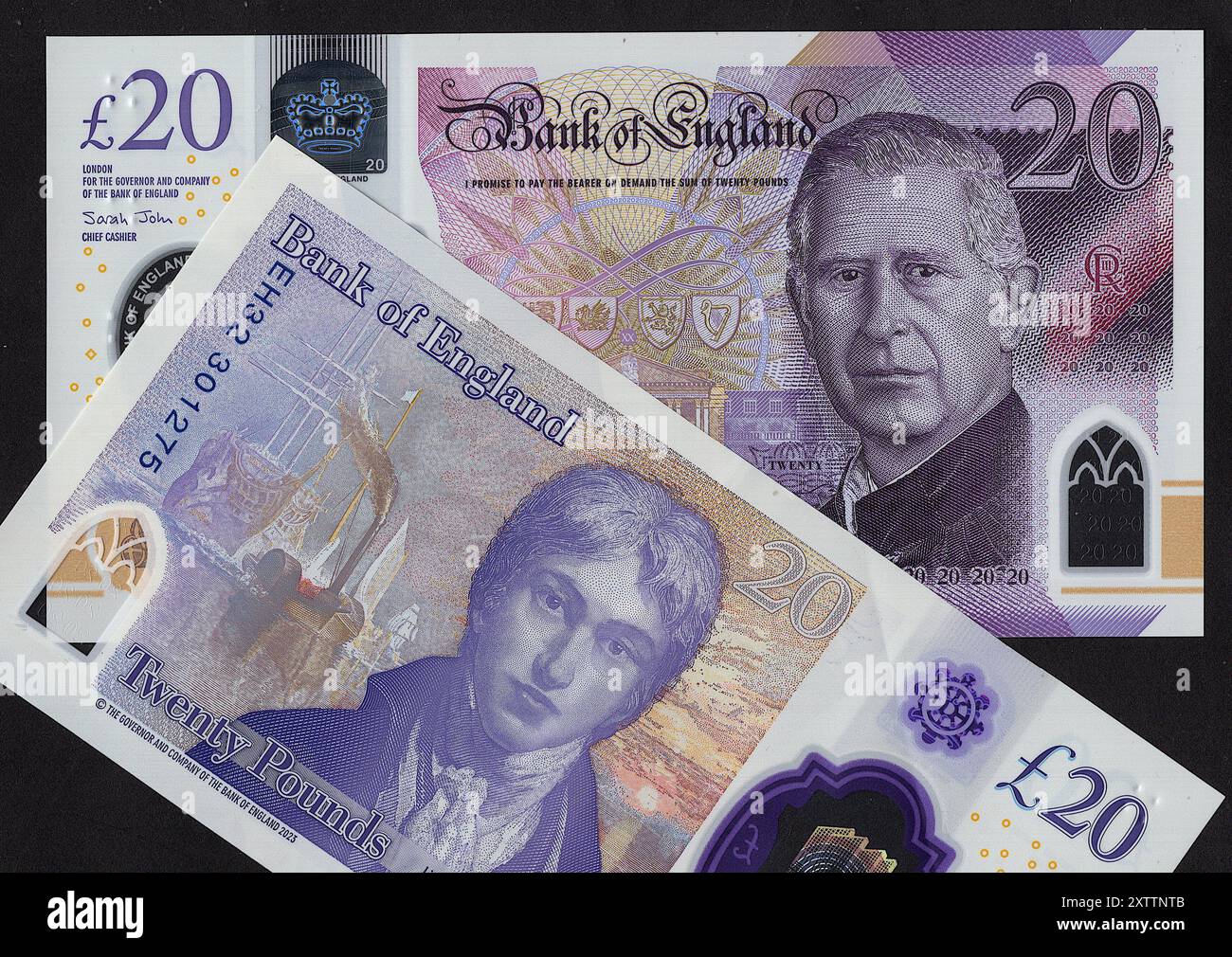 Les billets de 20 £ du Royaume-Uni du roi Charles III sur fond noir. Banque D'Images