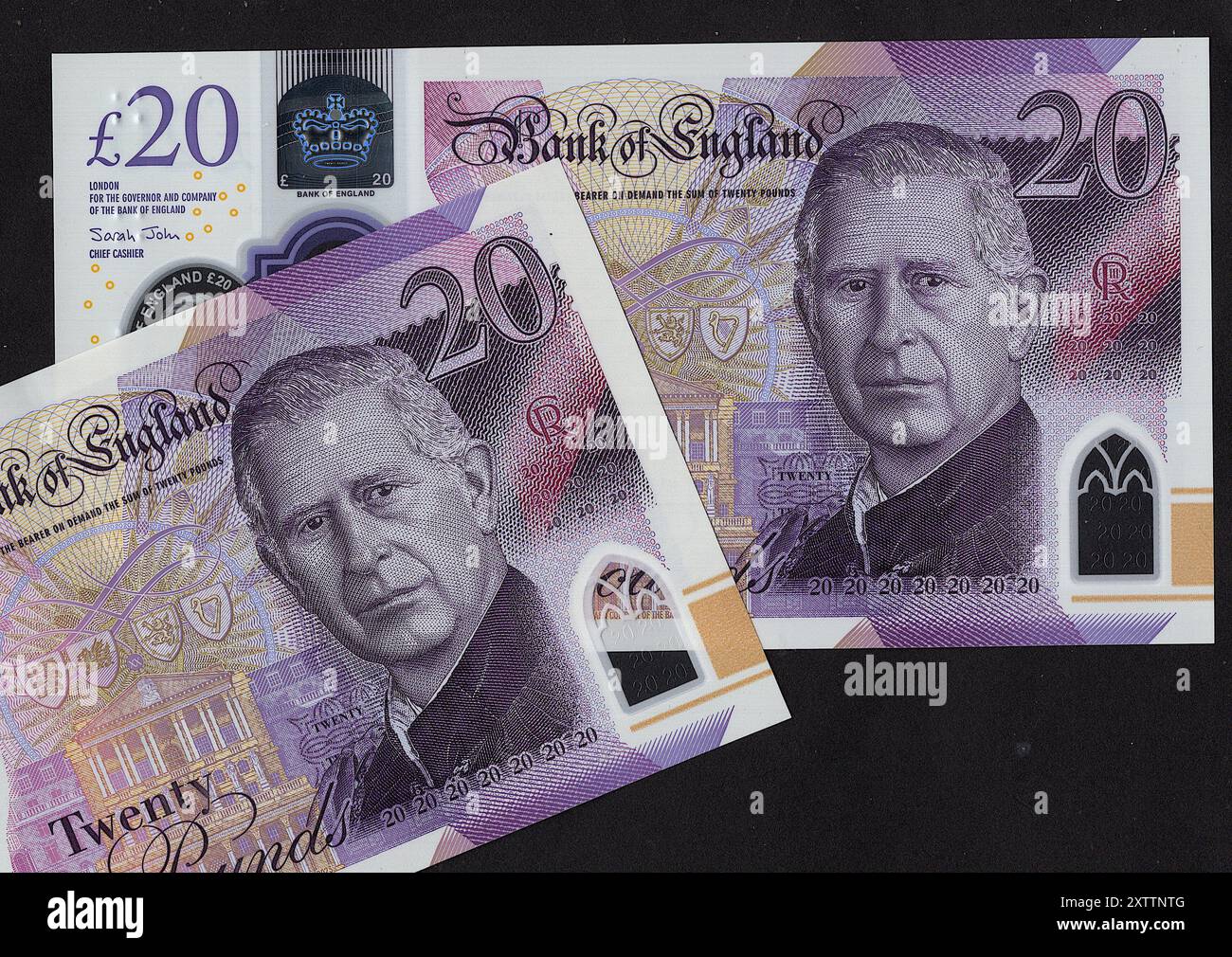 Les billets de 20 £ du Royaume-Uni du roi Charles III sur fond noir. Banque D'Images