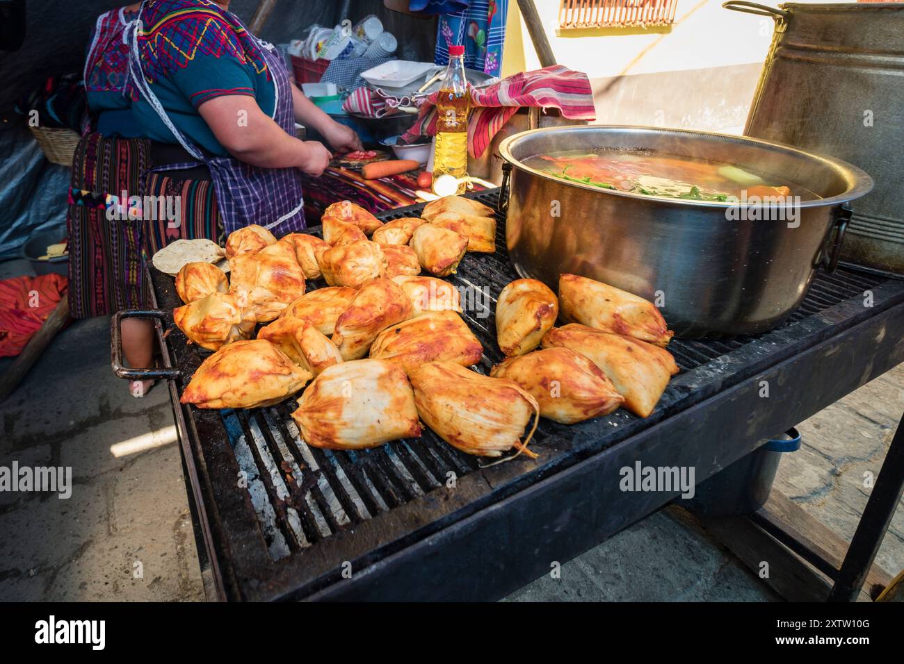 Tamales de maïs, Santo Tomas Chichicastenango, République du Guatemala, Amérique centrale Banque D'Images