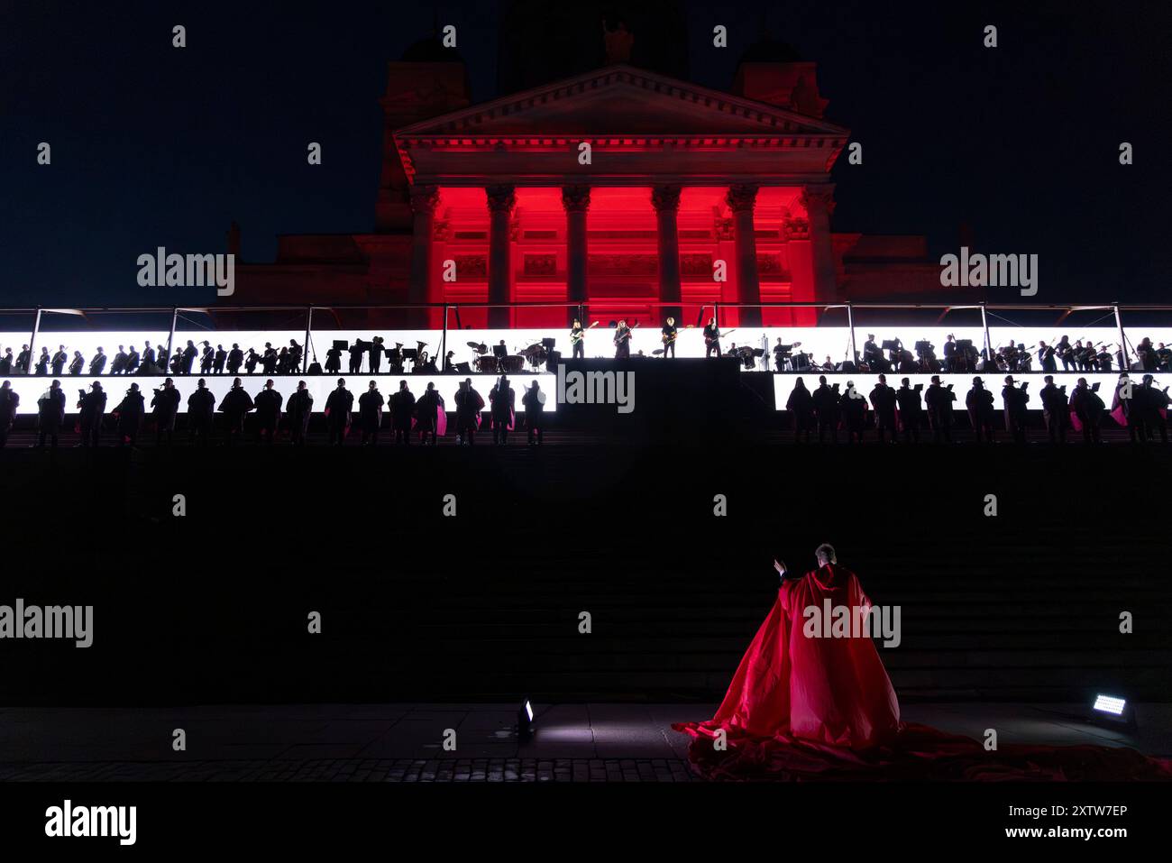 Helsinki. 15 août 2024. Des musiciens se produisent pendant la nuit des Arts à Helsinki, Finlande, le 15 août 2024. La nuit des Arts a eu lieu le 15 août à Helsinki, célébrant cette année son 35e anniversaire. Crédit : Matti Matikainen/Xinhua/Alamy Live News Banque D'Images