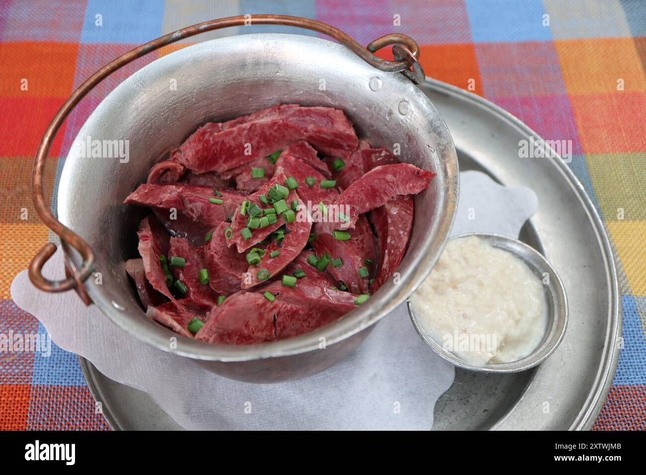 Cuisine allemande : coeurs de bœuf au raifort à Nuremberg, Allemagne Banque D'Images