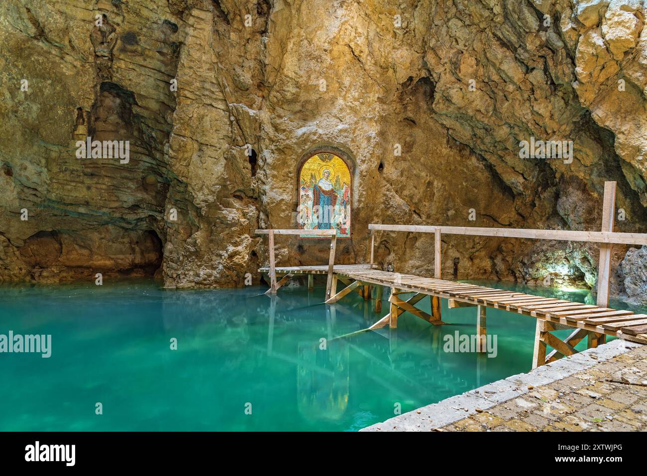 Lac souterrain 'ProVal' ('Sinkhole'), Pyatigorsk, Russie Banque D'Images