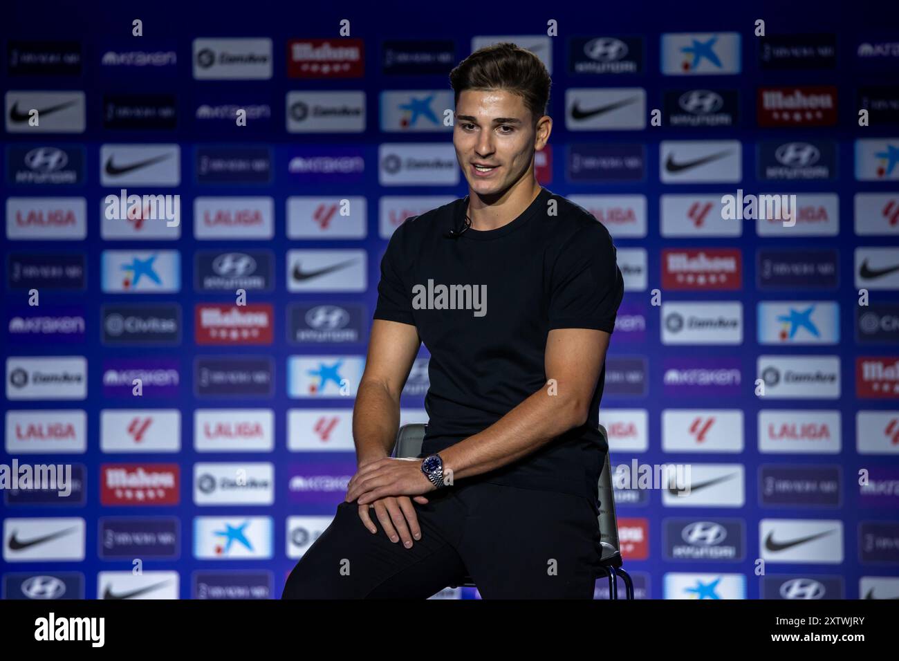 Madrid, Espagne. 16 août 2024. Le footballeur argentin Julian Alvarez a été présenté ce matin au stade métropolitain de Madrid comme une nouvelle signature pour le club de football Atletico de Madrid. Crédit : D. Canales Carvajal/Alamy Live News - image Banque D'Images