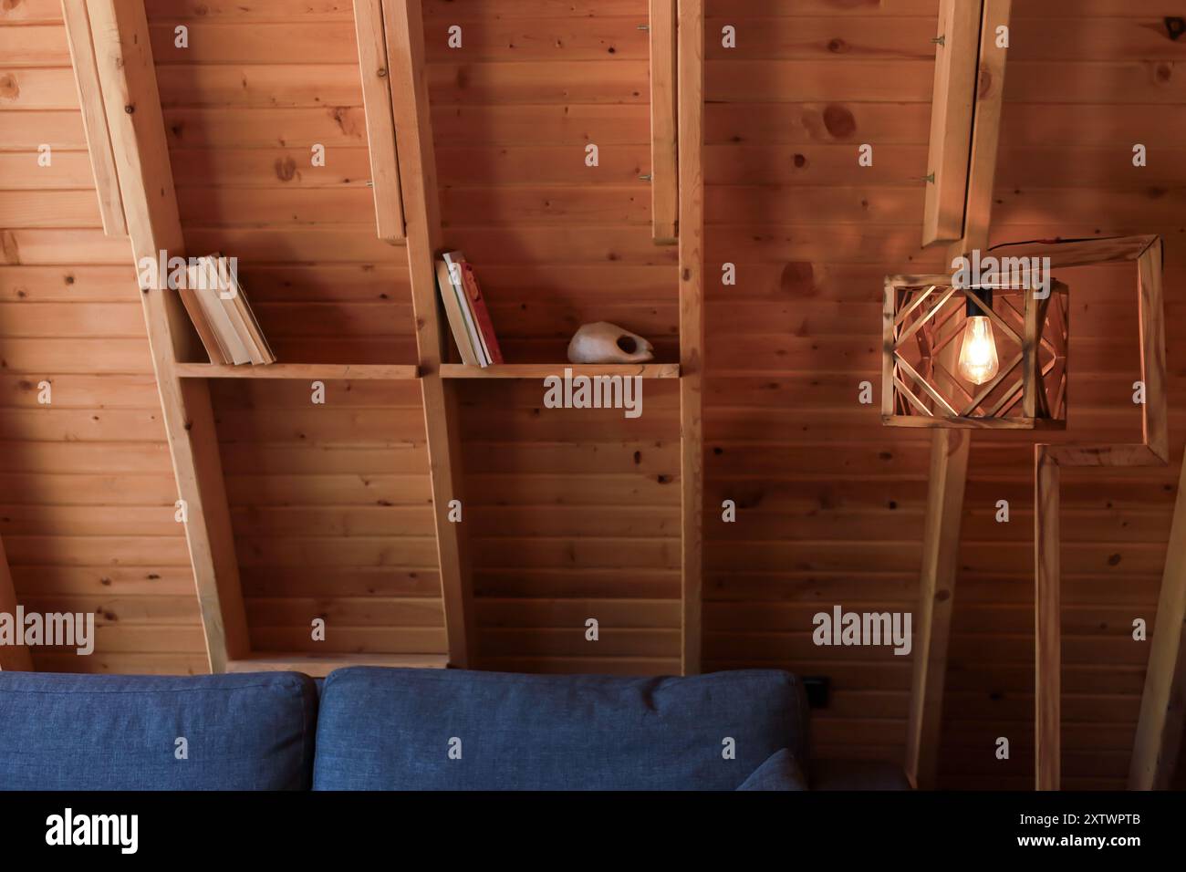 Intérieur d'une maison de campagne en bois à cadre en a et décoration Banque D'Images