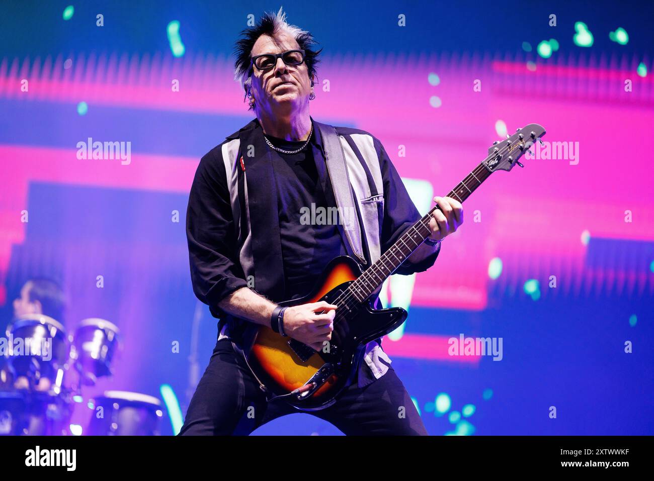 Prog Poelten, Autriche. 15/08/2024, ABD0111_20240815 - Frequency 2024 - Festival de musique en parfait Poelten, Autriche. Le festival se déroule du 14 au 17 août 2024. Le guitariste Kevin John Wasserman (Noodles) du groupe 'The Offspring' lors d'un concert sur 'Space Stage'. - 20240815_PD7184 crédit : APA-PictureDesk/Alamy Live News Banque D'Images