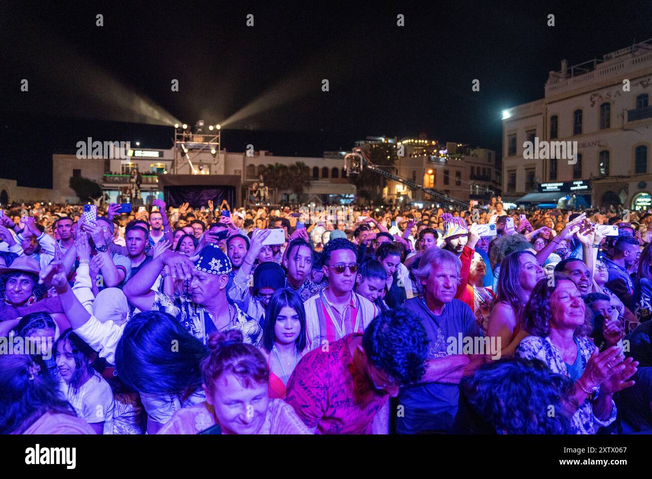 Concert de musique Gnawa sur une terrasse du mur, Essaouira, maroc, afrique. 23-06-2023 Banque D'Images