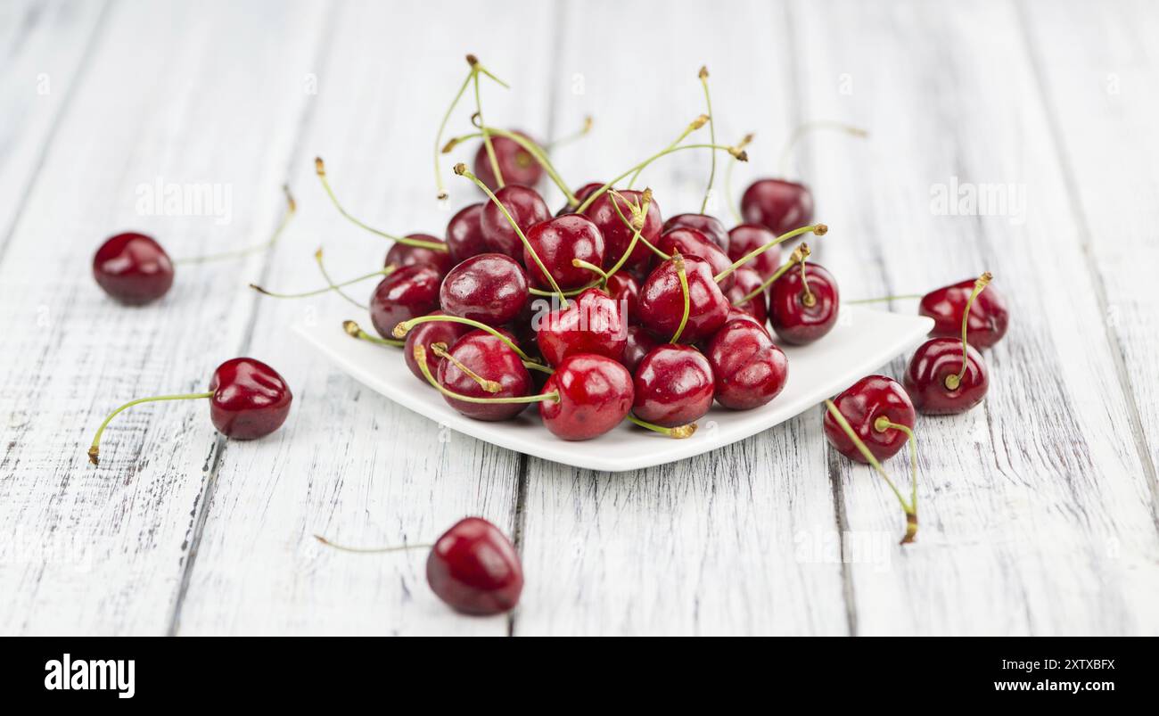 Gros plan sur une portion de cerises fraîches, mise au point sélective Banque D'Images