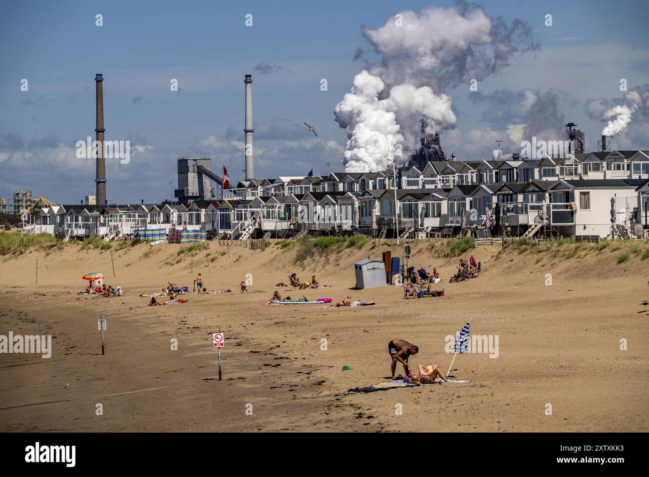 L'acier Tata Steel et sa fonte sont à IJmuiden, Velsen, Hollande du Nord, pays-Bas, la plus grande zone industrielle des pays-Bas, 2 hauts fourneaux Banque D'Images