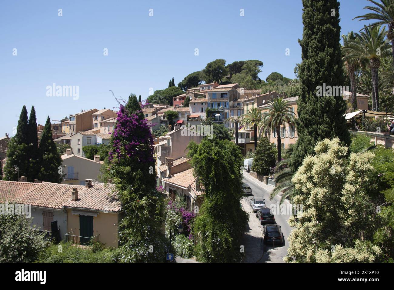 Vue sur le village pittoresque de Bormes-les-Mimosas, Provence-Alpes-Côte d'Azur, France, Europe Banque D'Images