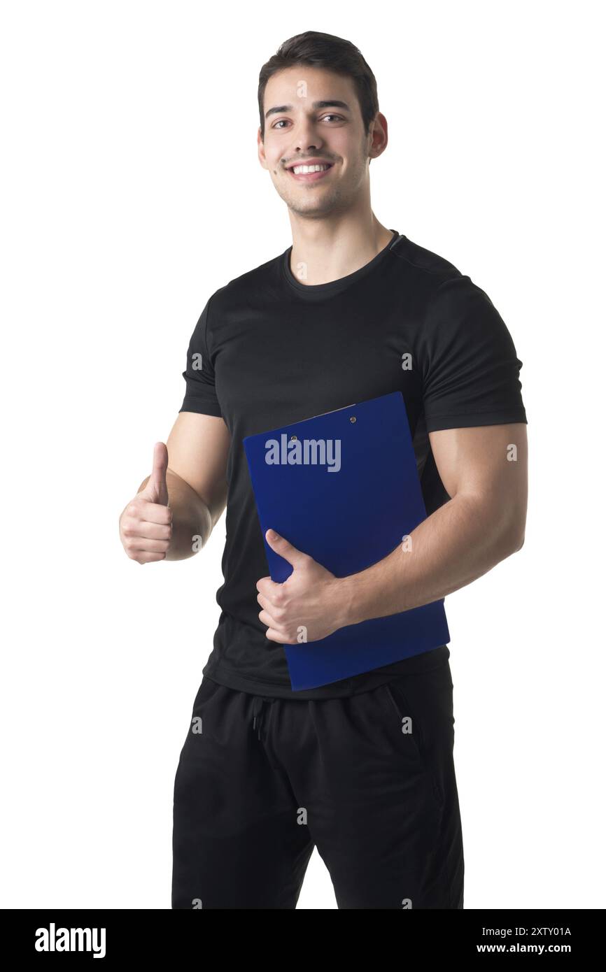 Entraîneur personnel dans une salle de sport tenant un bloc-notes isolées dans White Banque D'Images