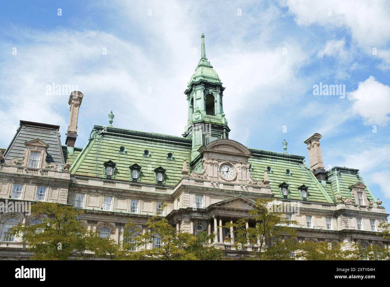 L'ancien hôtel de ville de Montréal (hôtel de ville) sur un jour nuageux Banque D'Images