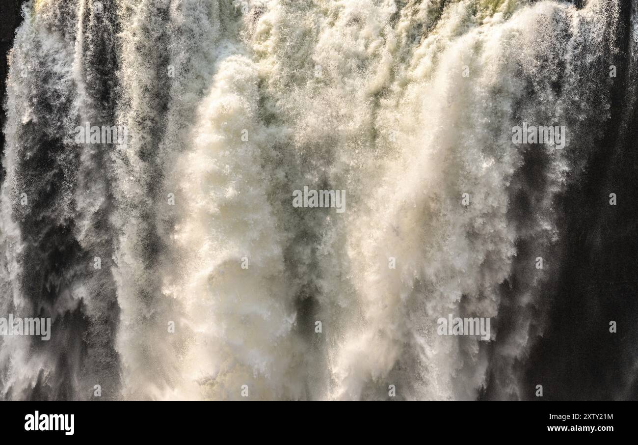 Les grandes chutes Victoria (vue du côté du Zimbabwe) pendant la saison sèche Banque D'Images