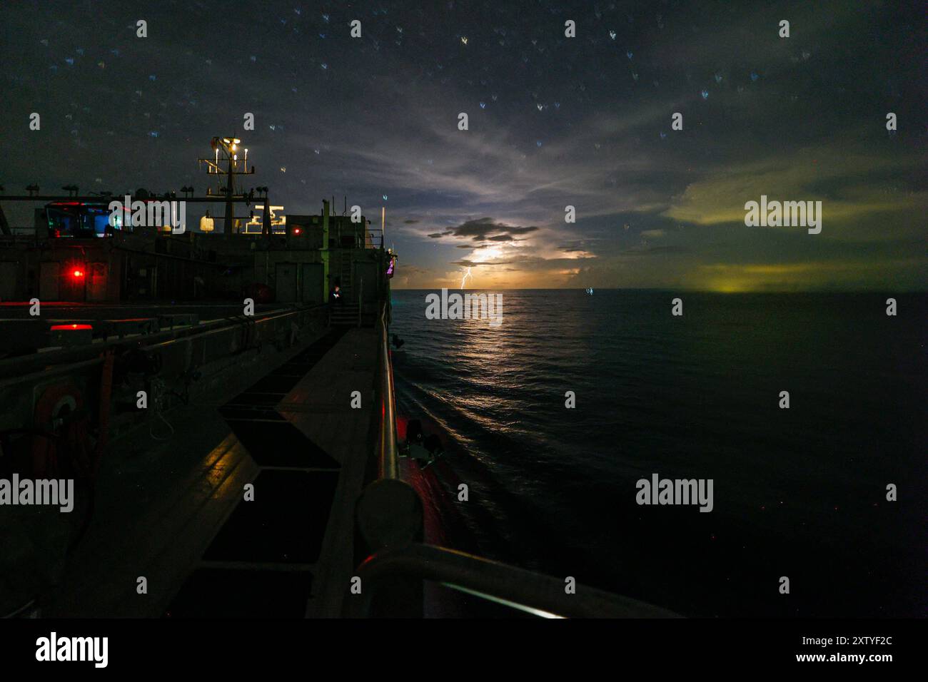 Mer des Caraïbes. 3 août 2024. Le navire de transport rapide expéditionnaire USNS Burlington (T-EPF 10) de classe Spearhead transite par la mer des Caraïbes alors qu'il quitte Puerto Cortes, Honduras, en route vers sa prochaine mission Promise 2024, en août. 2, 2024. Des promesses continues ont longtemps été et continueront d’être un moyen pour les pays des Amériques de forger des liens culturels et sociaux plus forts, menant à des partenariats régionaux plus solides. (Image de crédit : © Mark Logico/U.S. Navy/ZUMA Press Wire) USAGE ÉDITORIAL UNIQUEMENT ! Non destiné à UN USAGE commercial ! Banque D'Images