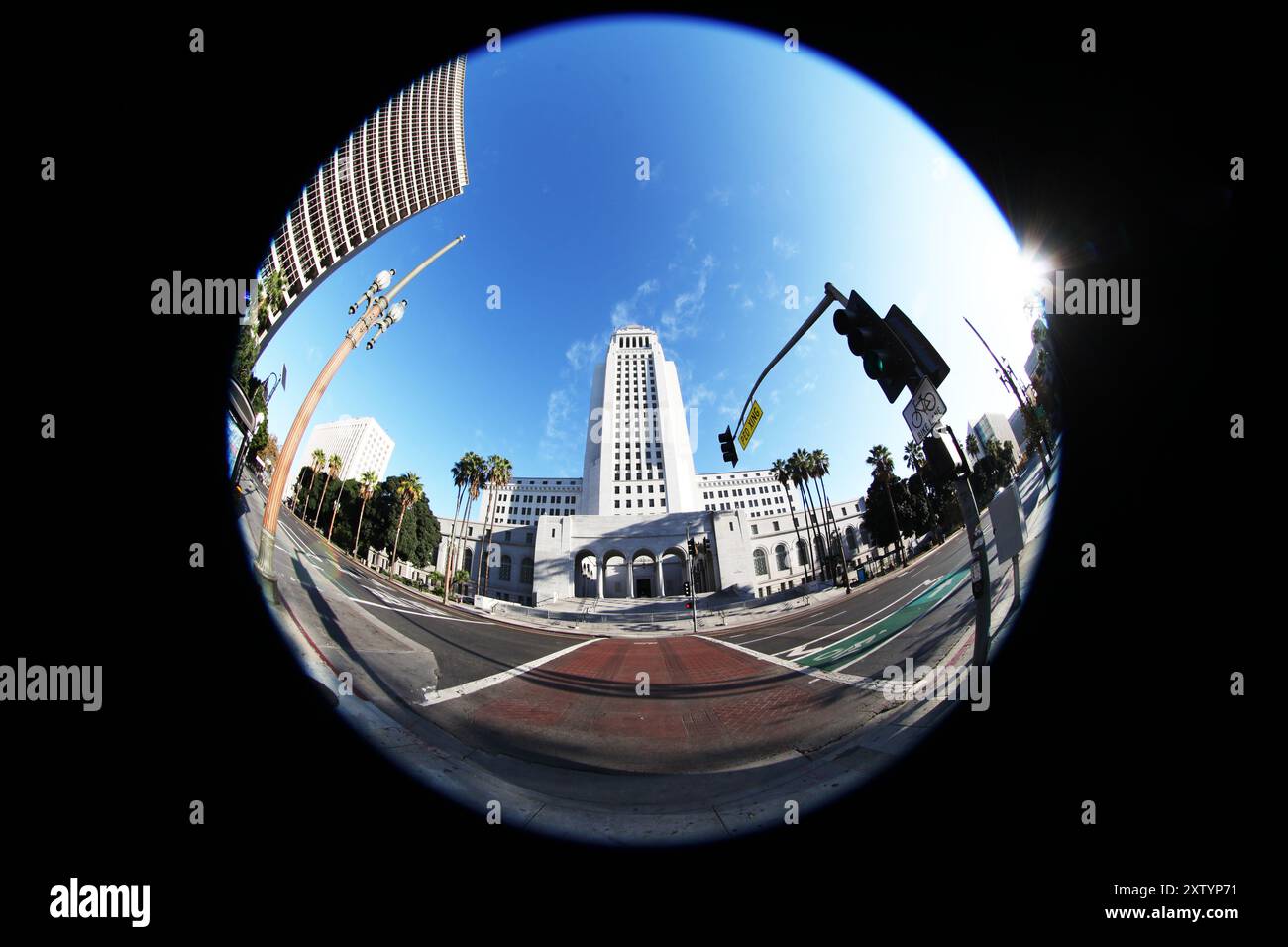 Hôtel de ville de Los Angeles de l'autre côté de la rue - Fisheye Lens Banque D'Images