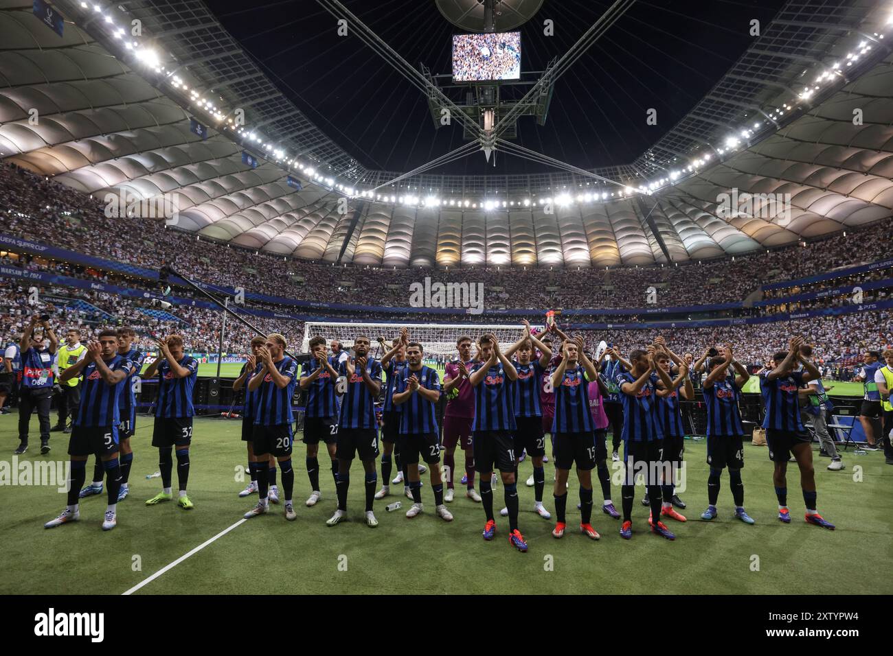 Varsovie, Pologne. 14 août 2024. Les joueurs d’Atalanta BC applaudissent leurs supporters après le coup de sifflet final du match de Super Coupe de l’UEFA au National Stadium de Varsovie. Le crédit photo devrait se lire : Jonathan Moscrop/Sportimage crédit : Sportimage Ltd/Alamy Live News Banque D'Images