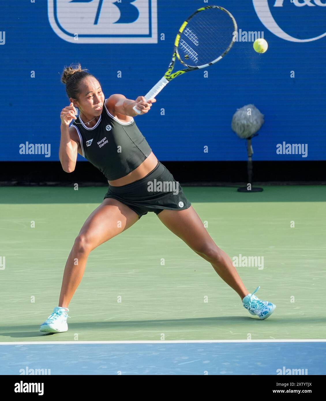 16 août 2024 : Leylah Fernandez (CAN) bat Diana Shnaider 6-1, 6-4, à l'Open de Cincinnati joué au Lindner Family Tennis Center à Mason, Ohio. © Leslie Billman/Tennisclix/CSM crédit : Cal Sport Media/Alamy Live News Banque D'Images