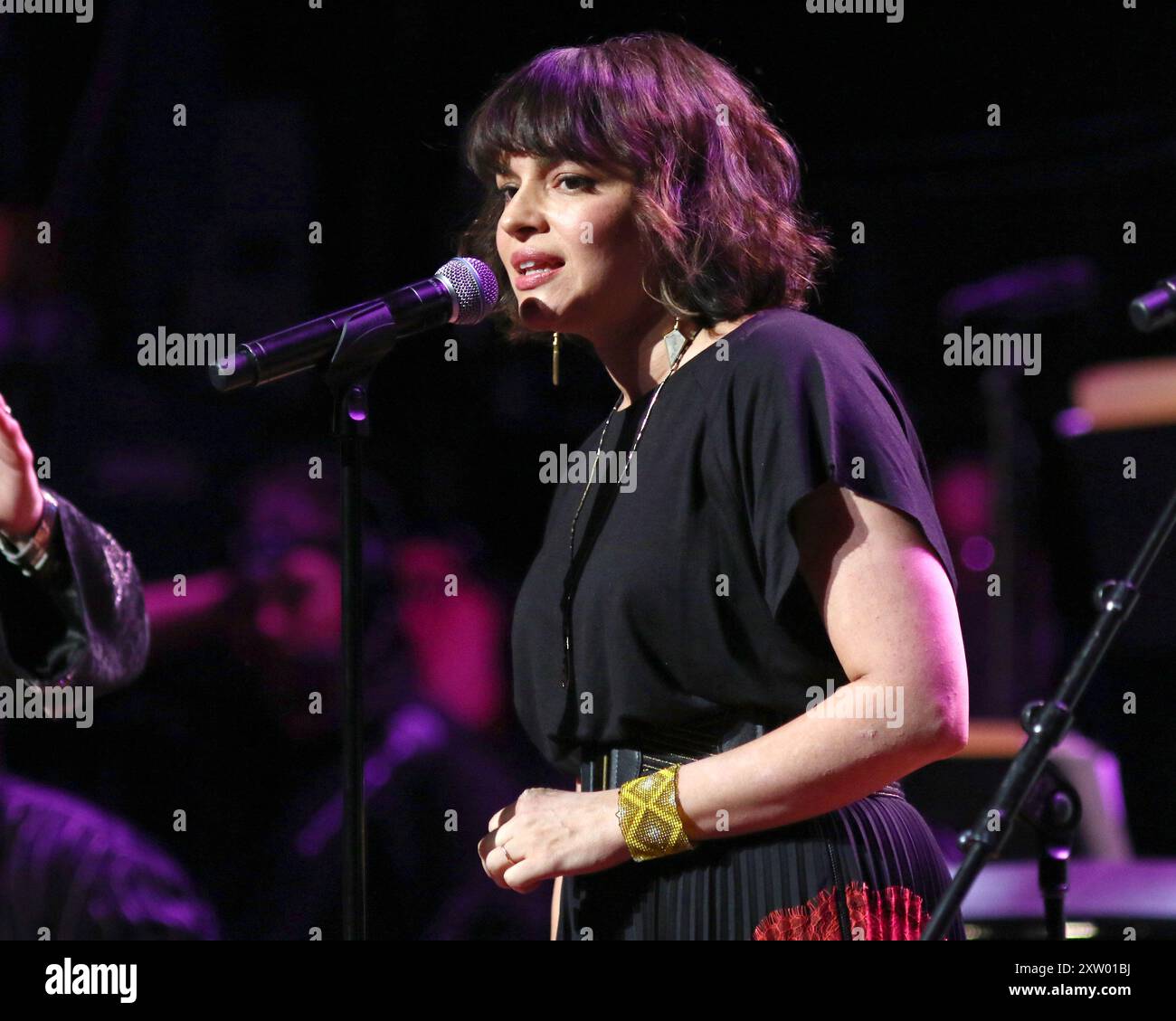 Norah Jones se produit lors de la deuxième édition annuelle de Love Rocks NYC! Concert au Beacon Theatre de New York. Banque D'Images