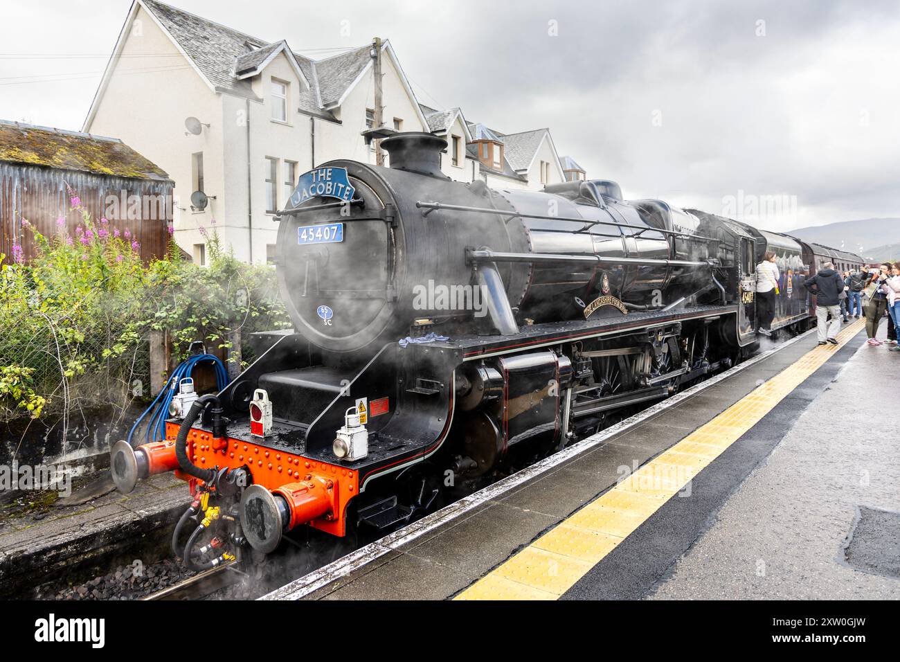 Train à vapeur jacobite - le Lancashire Fusilier à la gare de Fort William, en Écosse Banque D'Images