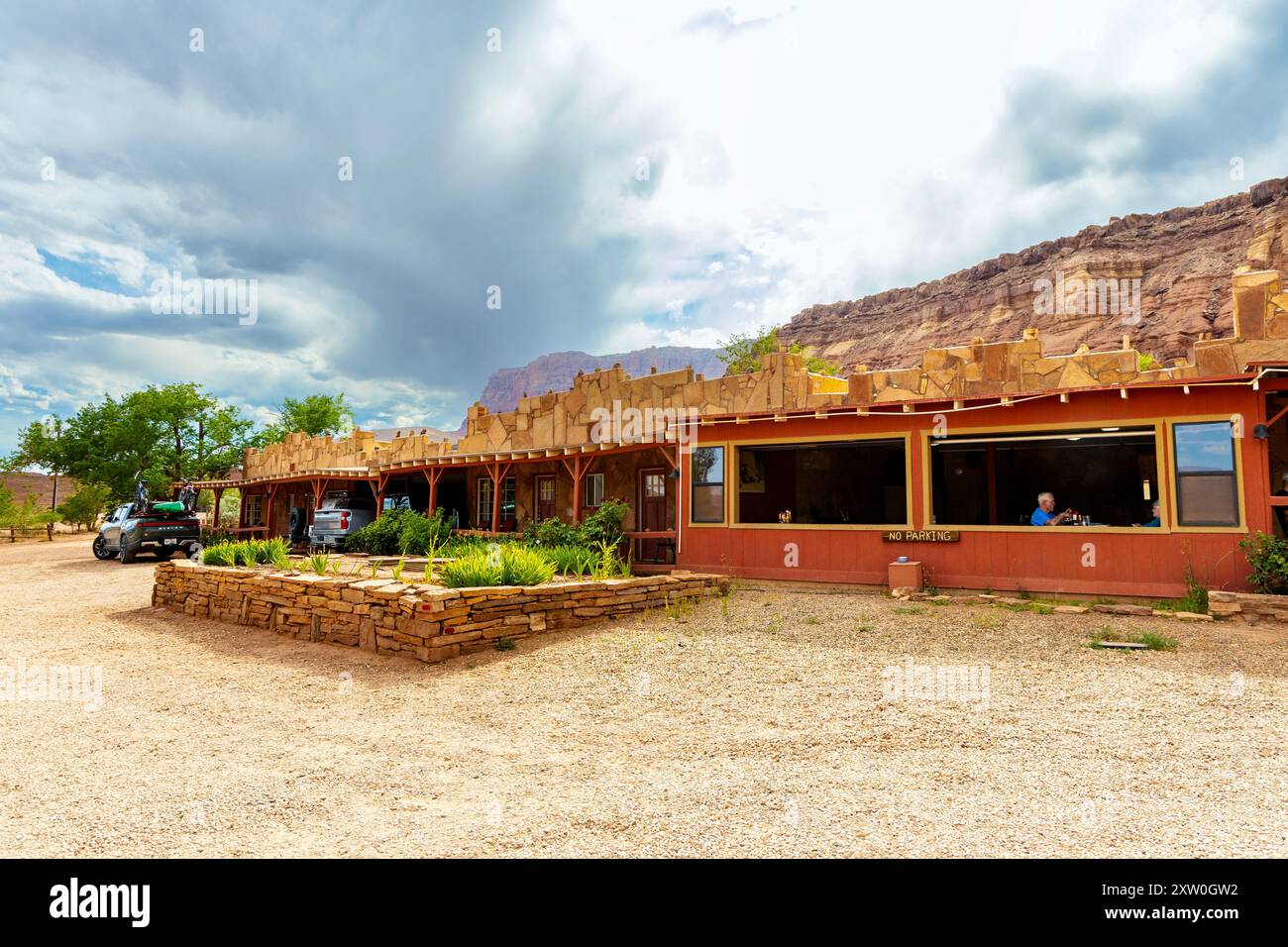 Extérieur du restaurant Cliff Dwellers près du monument national Vermilion Cliffs, Marble Canyon, Arizona, États-Unis Banque D'Images