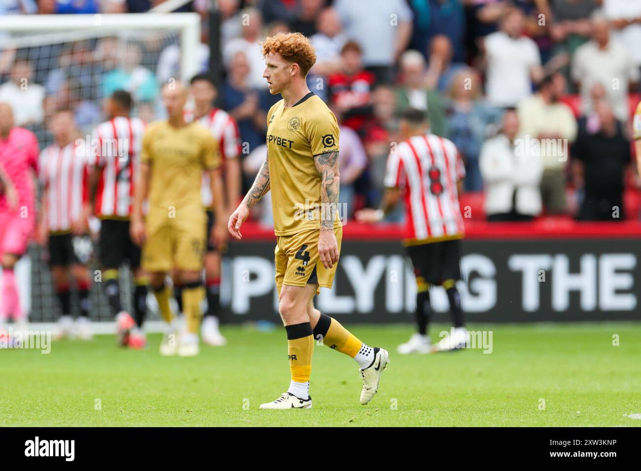 Jack Colback (4 ans), milieu de terrain du Queens Park Rangers, est sorti du carton rouge lors du Sheffield United FC vs Queens Park Rangers FC SKY Bet EFL Championship match à Bramall Lane, Sheffield, Angleterre, Royaume-Uni le 17 août 2024 Credit : Every second Media/Alamy Live News Banque D'Images