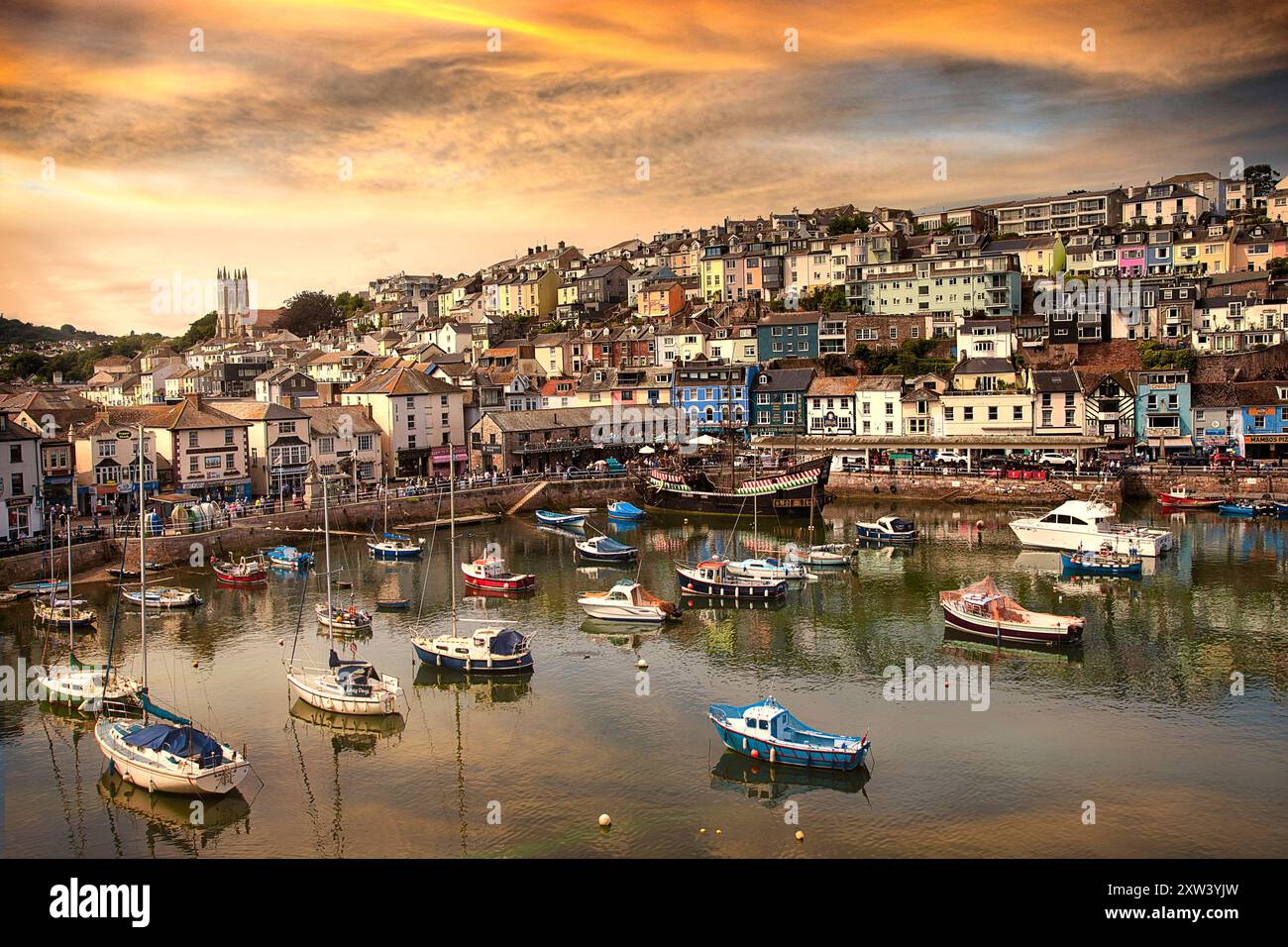 GB - DEVON : scène portuaire de Brixham par Edmund Nagele FRPS Banque D'Images