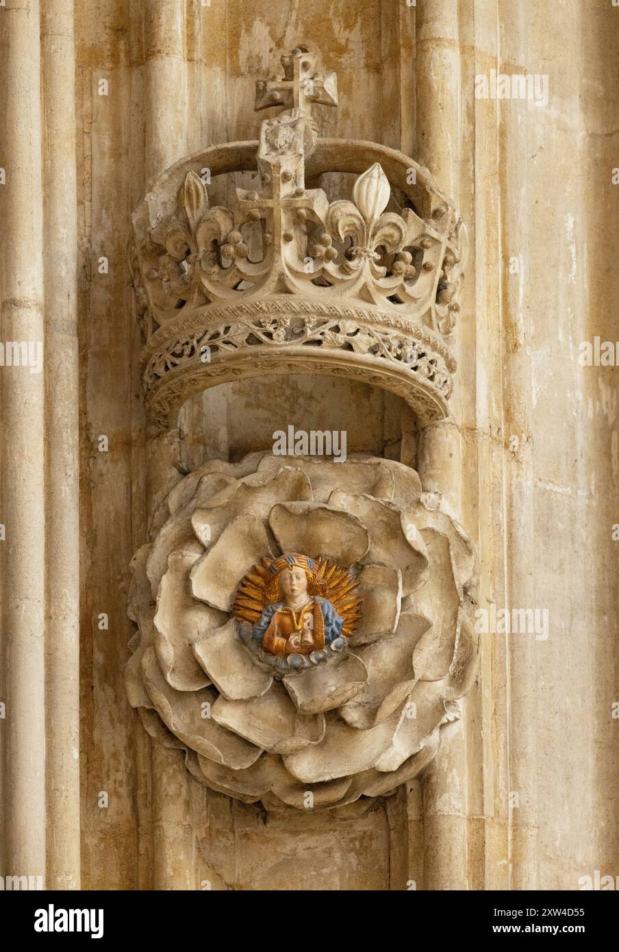 Lady Margaret Beaufort, mère du roi Henry VII sculpture sculptée au centre d'une rosette du XVe siècle ; Kings College Chapel, Cambridge Royaume-Uni Banque D'Images