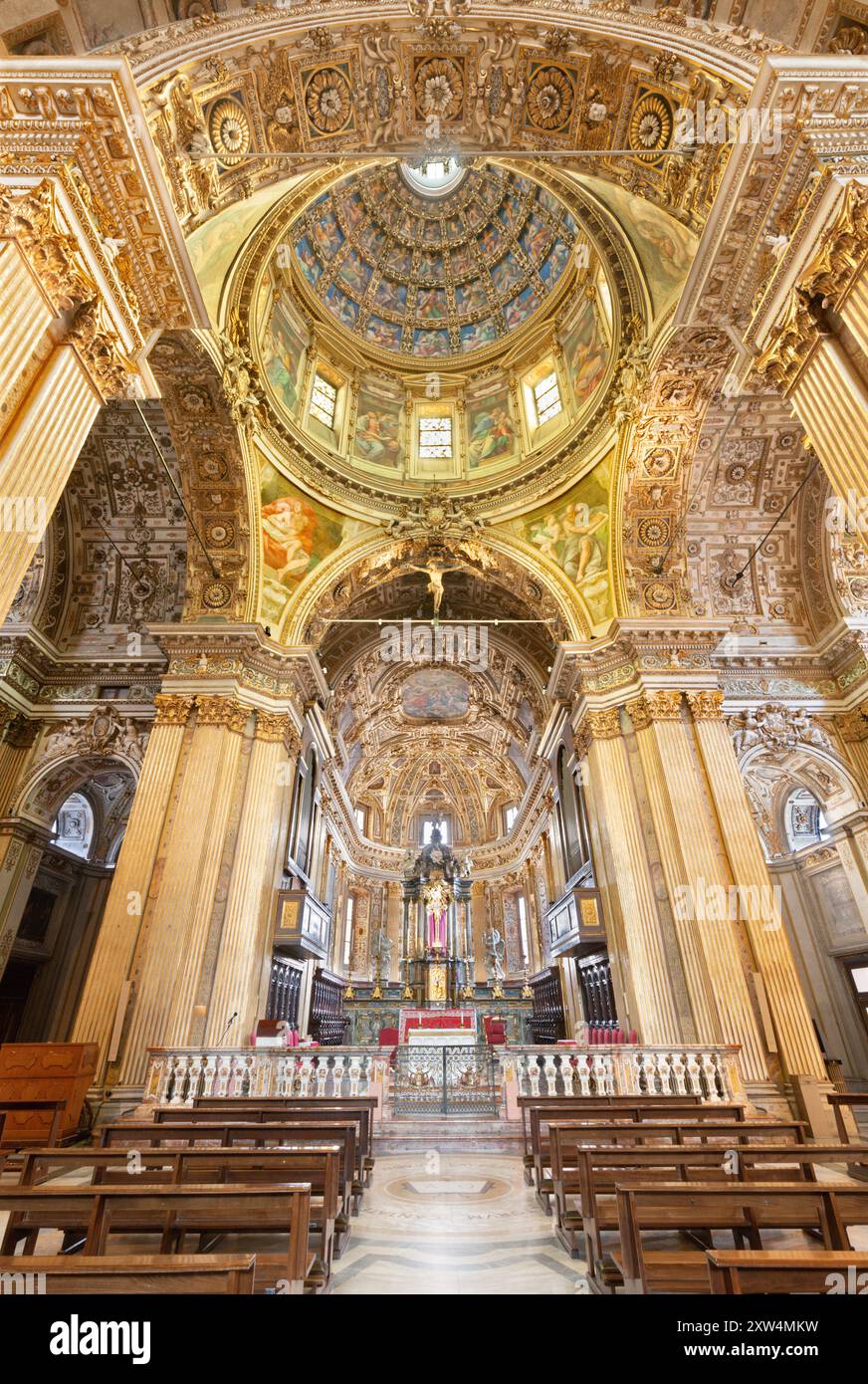 MILAN, ITALIE - 5 MARS 2024 : presbytère et coupole de l'église Chiesa di San Vittore al Corpo. Banque D'Images