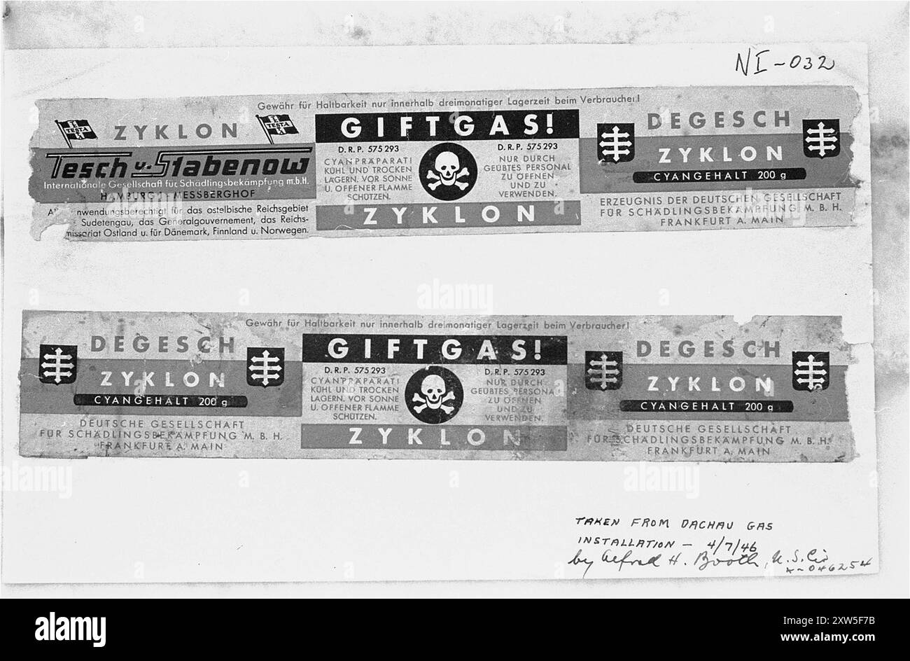 ETIQUETTES Zyklon B tirées des chambres à gaz de Dachau. Le Zyklon B était un produit à base de cyanure qui libérait du cyanure au contact de l'air. Son utilisation originale était d'enlever et de fumiger des vêtements et de petits espaces tels que des navires et des entrepôts. Il est surtout connu pour être utilisé par les nazis dans les centres de tuerie industrielle d'Auschwitz, Maidanek et Treblinka. Banque D'Images