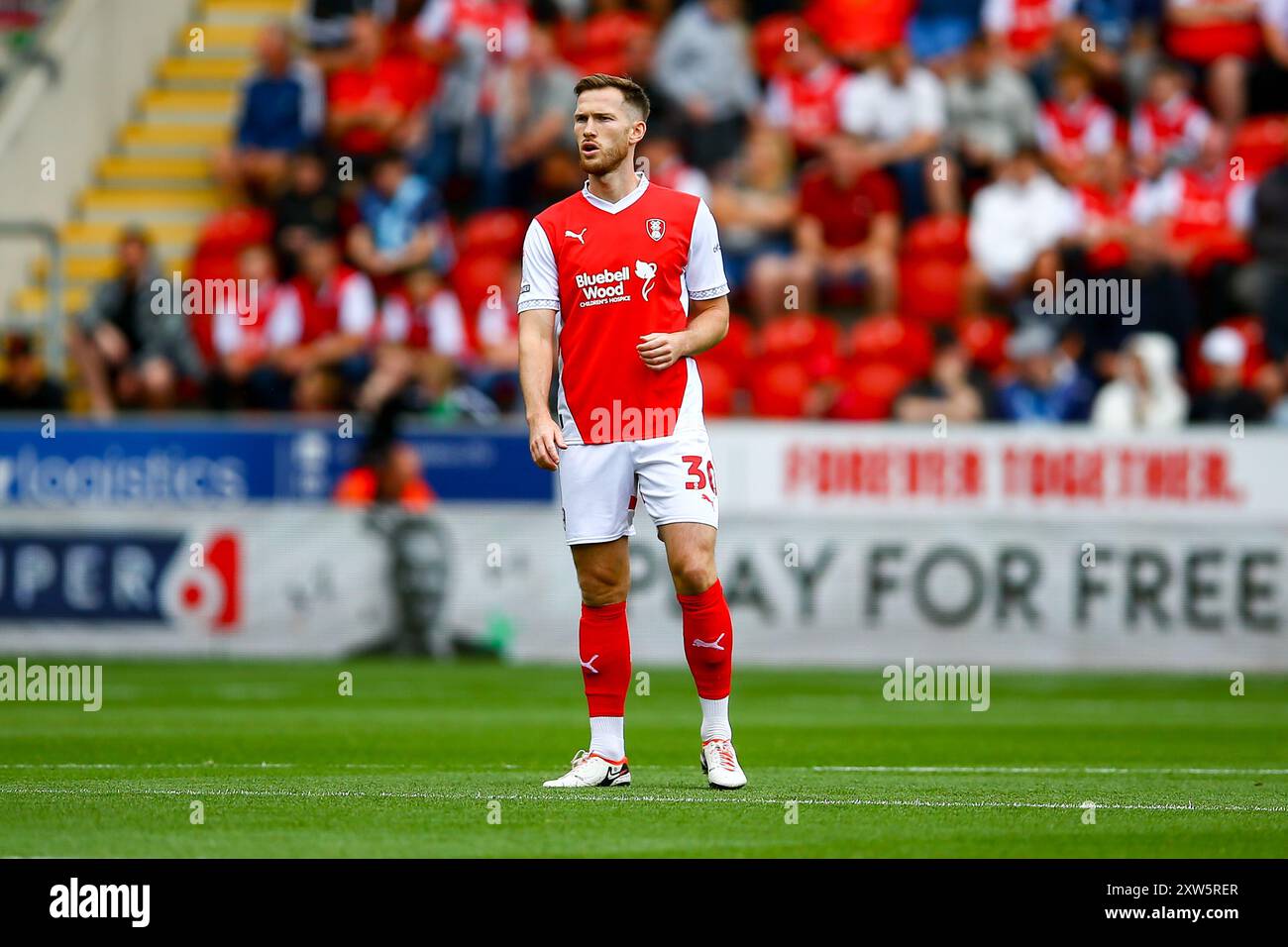 AESSEAL New York Stadium, Rotherham, Angleterre - 17 août 2024 Jamie McCart (30) de Rotherham United - pendant le match Rotherham United v Bristol Rovers, Sky Bet League One, 2024/25, AESSEAL New York Stadium, Rotherham, Angleterre - 17 août 2024 crédit : Arthur Haigh/WhiteRosePhotos/Alamy Live News Banque D'Images