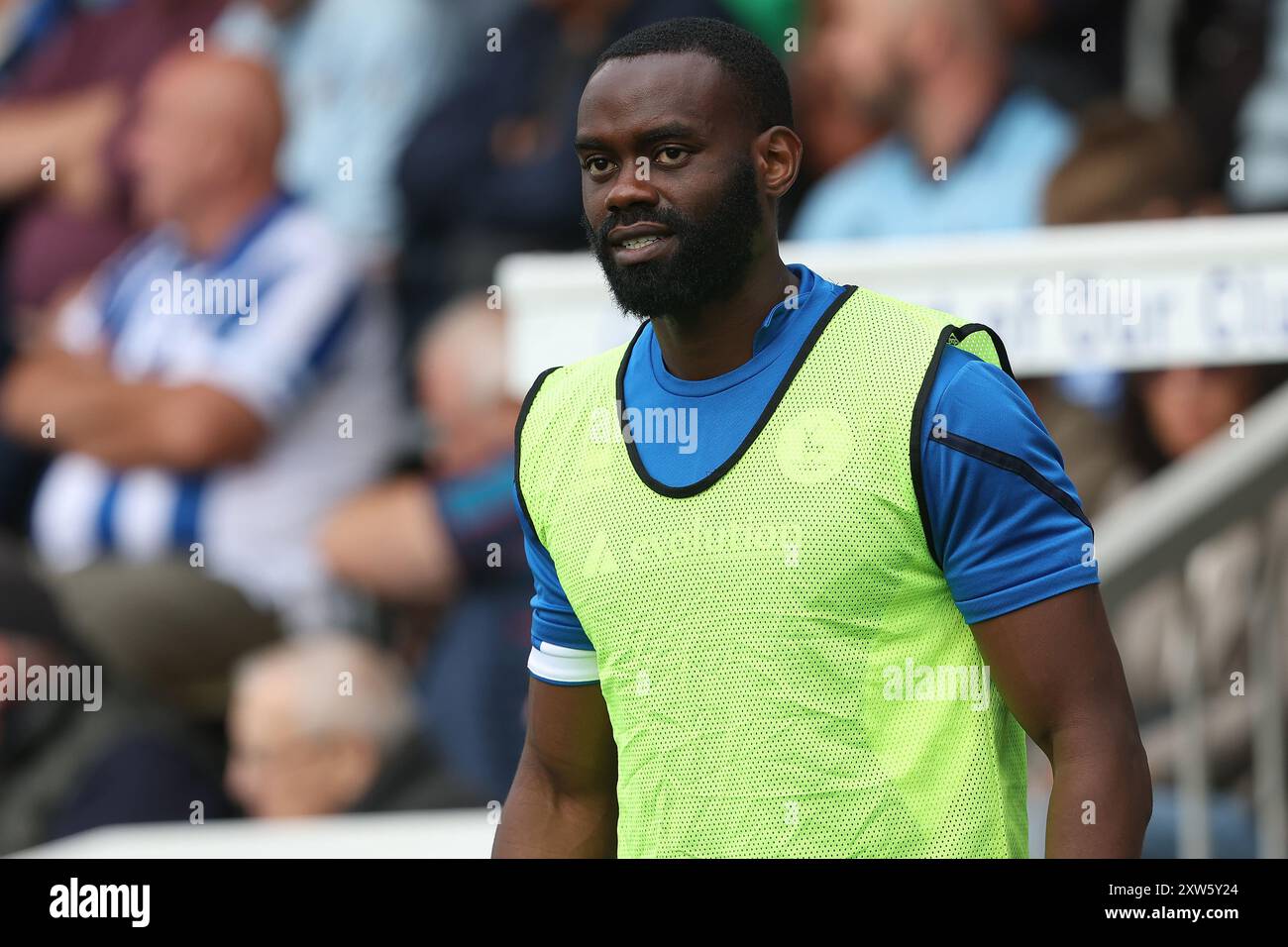 Mani Dieseruvwe de Hartlepool United se réchauffe lors du match de Vanarama National League entre Hartlepool United et Southend United au Victoria Park, Hartlepool, samedi 17 août 2024. (Photo : Mark Fletcher | mi News) crédit : MI News & Sport /Alamy Live News Banque D'Images