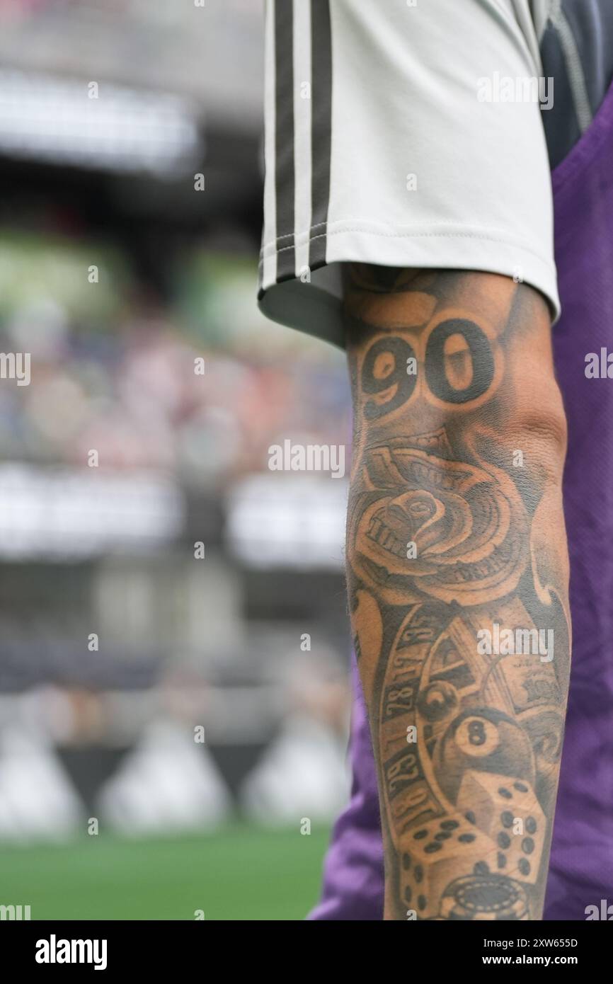 Seattle, États-Unis. 17 août 2024. Le tatouage du défenseur du LAFC Omar Campos (2) est vu lors d'un match de la Coupe des ligues contre le Seattle Sounders FC au Lumen Field à Seattle, Washington, le 17 août 2024. (Crédit photo Nate Koppelman/Sipa USA) crédit : Sipa USA/Alamy Live News Banque D'Images
