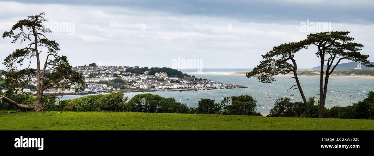 Vue panoramique sur le village d'Appledore et l'estuaire de Taw Torridge, North Devon. Mai 2024 Banque D'Images