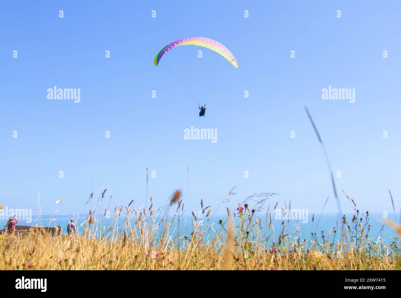 Parapente au-dessus de Beachy Head, Eastbourne, East Sussex, Royaume-Uni Banque D'Images