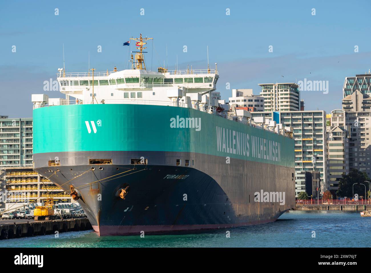 Le navire de transport de camions Wallenius Wilhelmsen Pure car de 56000 tonnes brutes vu ici dans le port d'Auckland, m / v TURANDOT a une capacité de 5 846 voitures Banque D'Images